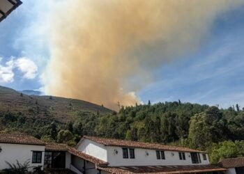 Emergencia forestal se extiende por los cerros de Villa de Leyva