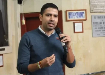Zambrano propone consultas para definir bloque alternativo en 2027