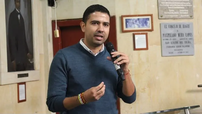 Zambrano propone consultas para definir bloque alternativo en 2027