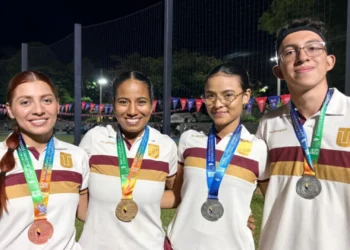 Universidad del Tolima hace historia con podio completo en salto con pértiga