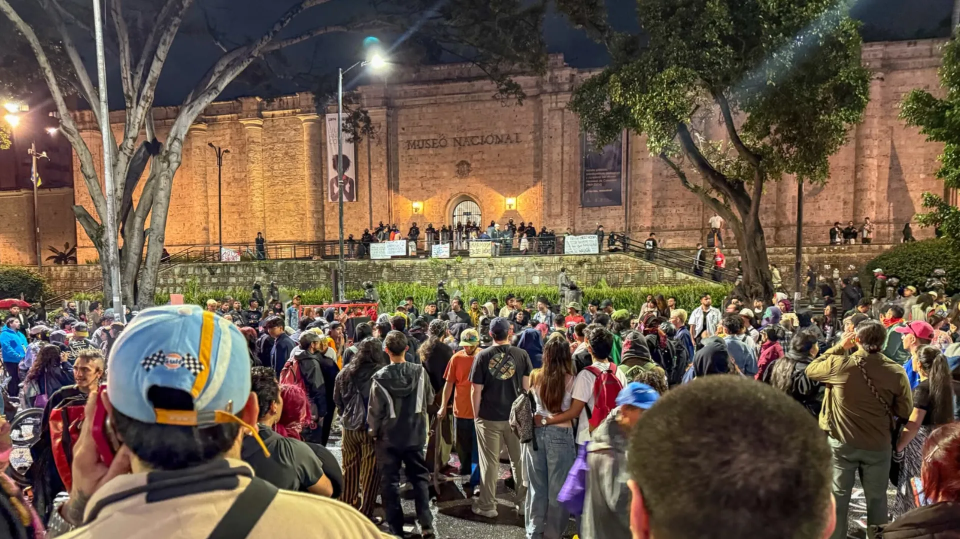 ¡Del Museo a los disturbios! Retiro de obras desata polémica y choques en Bogotá