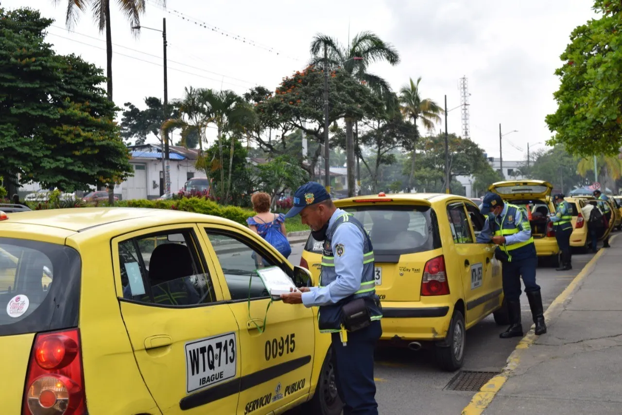 Taxistas aplazan paro en Ibagué y fijan plazo hasta noviembre